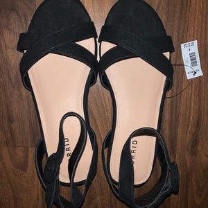 NEW WITH TAG Small Block Heel